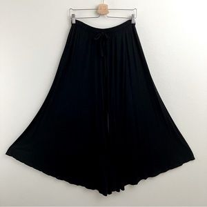 Green Habit | Wide Leg Black Knit Pants